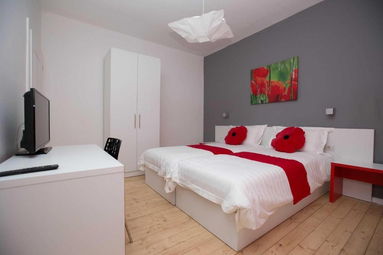 Hotel Rimini ติรานา ภายนอก รูปภาพ